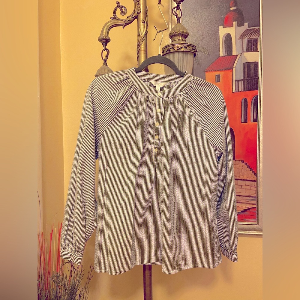 100% Cotton Grey and White in Corrugated Fabric Long Sleeves Shirt.